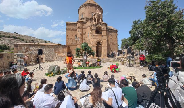 Akdamar Adası’ndaki şenliğe görkemli final!