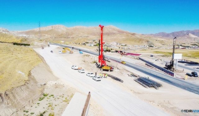 Vanlılar bitmeyen ulaşım projeleri ile ilgili bakandan müjde bekliyor!