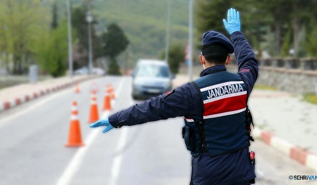 Van’da Jandarma trafiğe el attı!