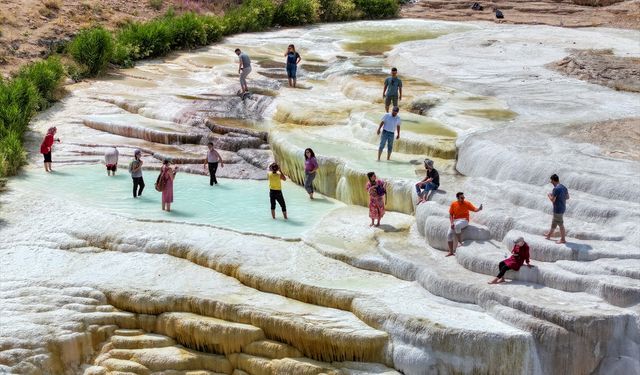 Van’da turizmin yeni rotası: Saklı cennet Başkale Travertenleri!