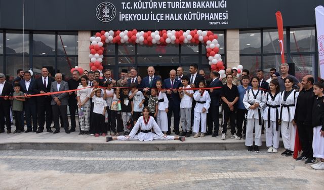 Kültür ve Turizm Bakan Yardımcısı Yazgı, Van'da kütüphane açılışında konuştu!