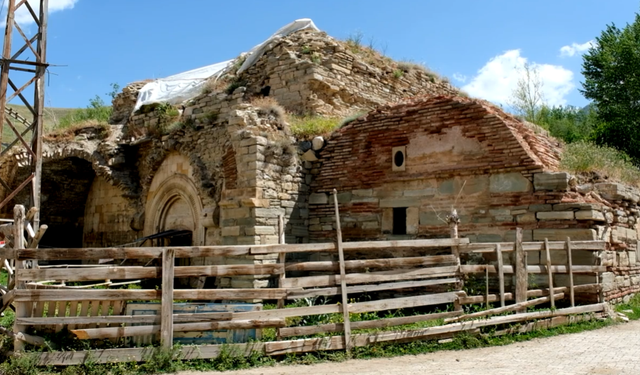 Van’daki bu yapı binlerce turist çekiyor! Tarihini bilenler akın ediyor