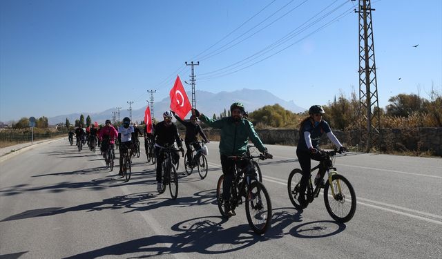 Van'da Cumhuriyet'in 101'inci yılına özel etkinlik düzenlendi