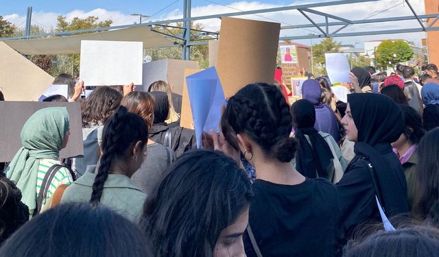 Van YYÜ öğrencilerinden Rojin için yürüyüş