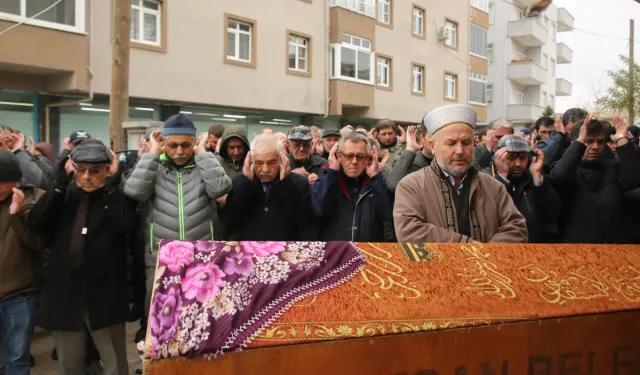 Genç hemşire evinde ölü bulundu!