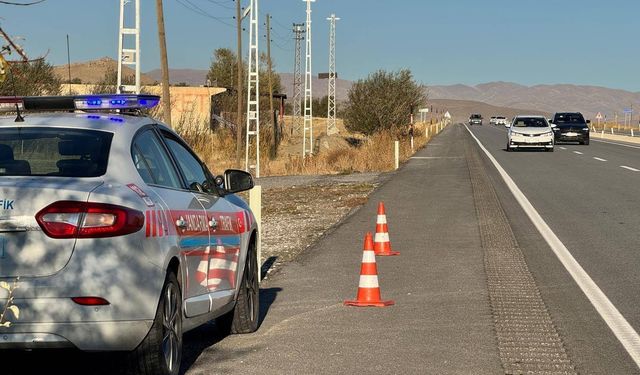 Van’ın trafiğine Jandarma el attı: Yüzlerce araç trafikten men edildi!