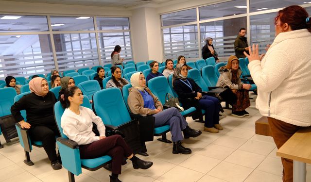 Van’da gebe okuluna anne adaylarından yoğun ilgi!