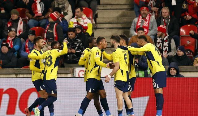 Fenerbahçe, namağlup Slavia Prag'ı deplasmanda devirdi