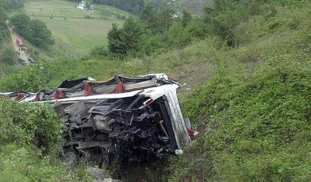 Otobüsün vadiye düşmesi sonucu 36 kişi öldü