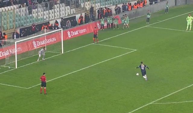 Bursaspor-Vanspor maçındaki “Panenka” penaltısı sosyal medyada gündem oldu!