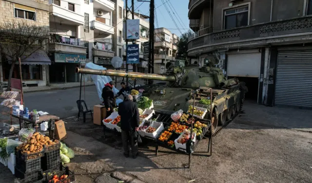 Suriyeli esnaf, rejim tankını manav tezgahı yaptı