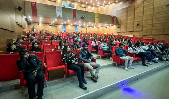 Van’da öğrencilerden rehberlik seminerine yoğun ilgi!