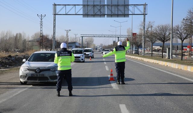 Zorunluluk geldi! Van’da o kurala uymayan sürücülere ceza yağdı