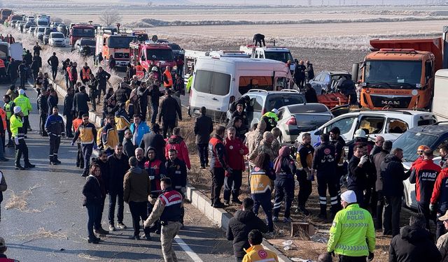 Van’da zincirleme trafik kazasında hayatını kaybeden kişinin kimliği belli oldu!