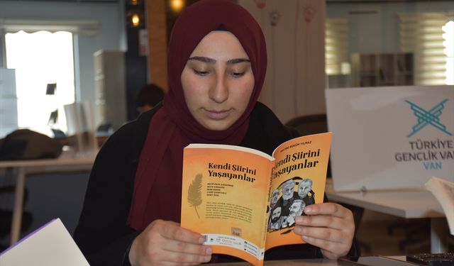 TÜGVA'nın 'Kitap Kurdu Projesi' ile Van'da binlerce öğrenciyi kitapla buluşuyor