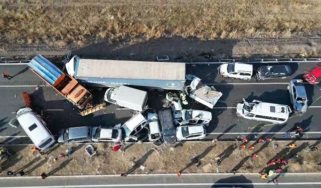 Van’da iki zincirleme trafik kazasına kaç aracın karıştığı belli oldu!