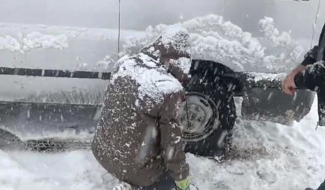 Van'da kar yağışı ve tipi trafik kazalarına neden oldu!