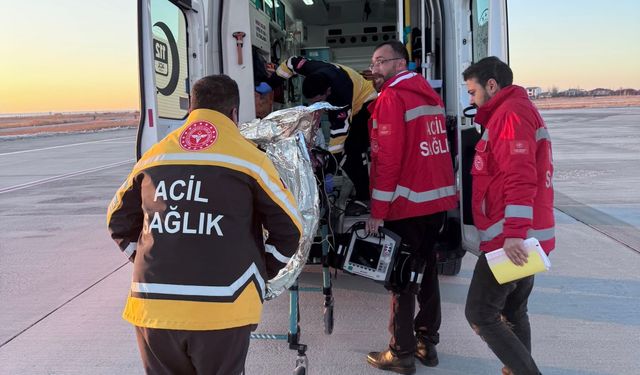 Hakkari’de kalp krizi geçiren hasta Van'a sevk edildi