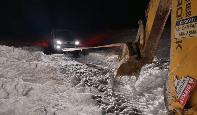 Van’da soğuk hava ulaşımı olumsuz etkiledi! Yardıma İpekyolu Belediye Ekipleri yetişti