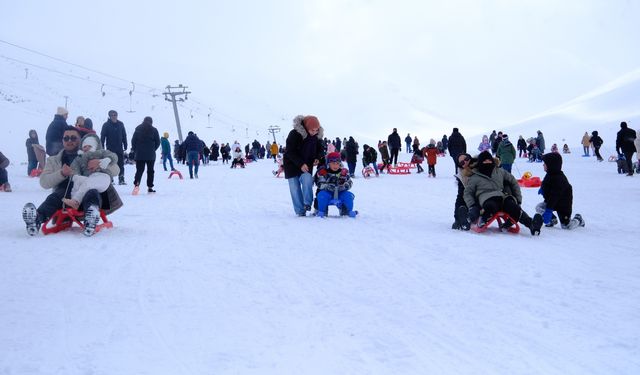 Geç kalınmış açılış… Van Abalı Kayak Merkezi nihayet açıldı!