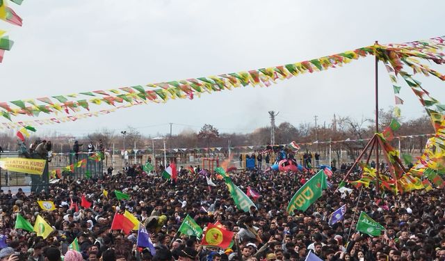 Van’da Nevruz ateşi yakıldı!