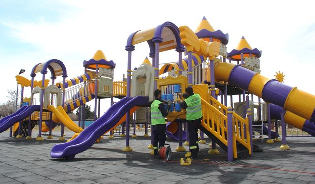 Van’daki parklarda bakım-onarım çalışması: Bahara hazırlandı!