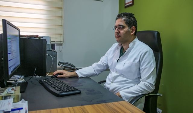 Van YYÜ Öğretim Üyesi Dr. Karaman: Yaptığı çalışmalarla 30 kadın hastaya sigarayı bıraktırdı!