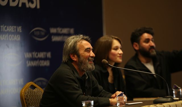 Van’da usta yönetmen Zeki Demirkubuz’a büyük ilgi!