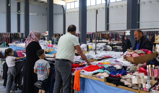Büyükşehir Belediyesi Kalecik kapalı Semt pazarı hizmete açıldı!