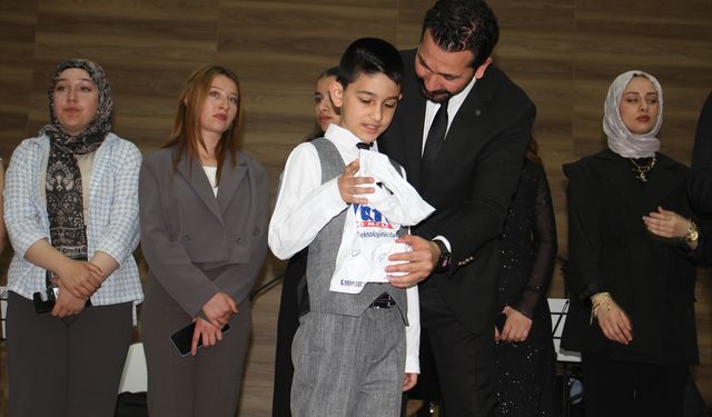 Van'da öğrenciler arası ses yarışması düzenlendi