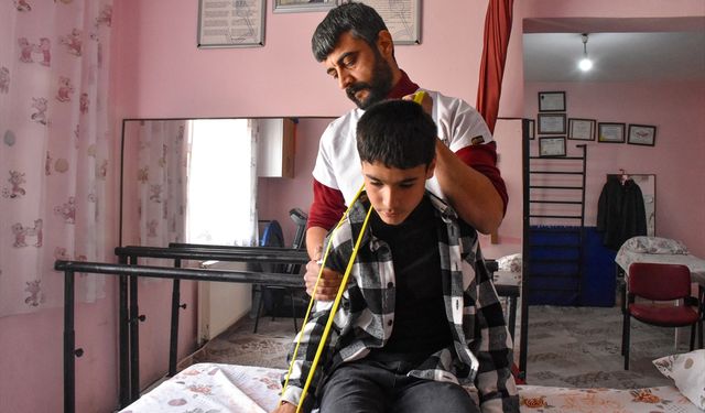 Van’da kendini "süper kahraman" sanıp ikinci kattan atlayan çocuktan sevindirici haber