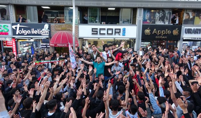 Vanspor taraftarı galibiyetle coşkuyla kutladı!