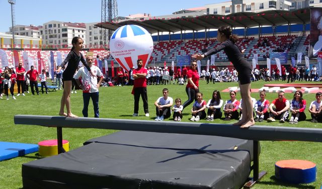 Van 19 Mayıs’ı coşkuyla kutladı!