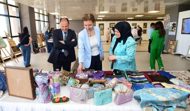 Ebru sanatçısı Arzu Taştan’ın sergisi açıldı