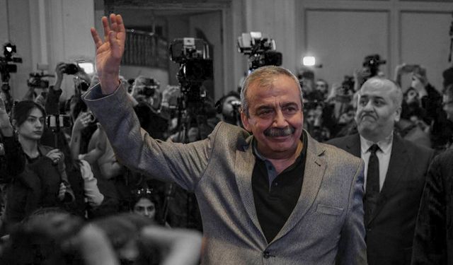 Sırrı Süreyya Önder’in ismi Van’da yaşatılacak!