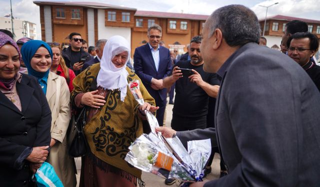 AK Parti Van İl Teşkilatı 23 kırsal mahalleye çıkarma yaptı!