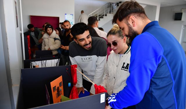 Van YYÜ'den tiyatroya estetik dokunuş: Maket Sergisi sanatseverlerle buluştu