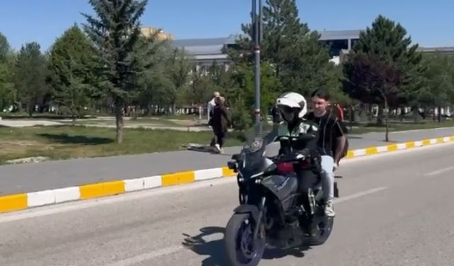 Kimliğini evde unutan öğrenciyi polis YKS'ye yetiştirdi