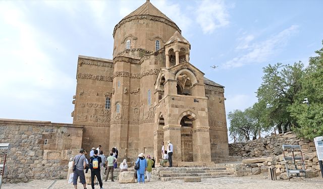 Van'ın tarihi ve kültürel alanlarına turist akını!