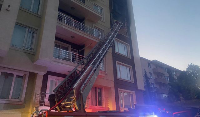 Van'da 5'inci katta bulunan evde yangın meydana geldi