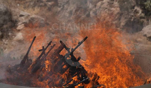 Son dakika: İşte PKK’nın silah bıraktığına dair ilk görüntüler!