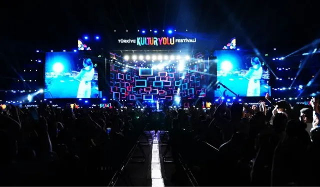 Van Kültür Yolu Festivali’nde ilk günün programı belli oldu! İşte bu akşam sahne alacak sanatçı