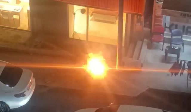 Van’da aydınlatma direğinin kabloları alev aldı