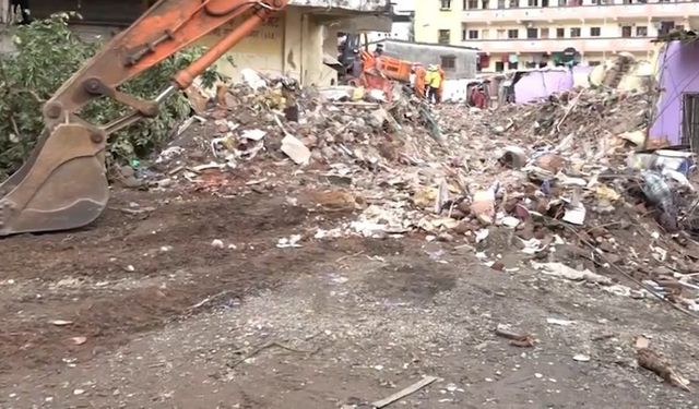 Bina çöktü: 17 kişi öldü