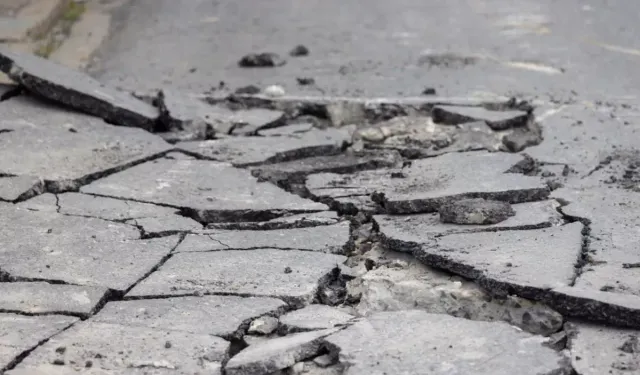 7.5 büyüklüğünde deprem! Tüm ülke alarmda