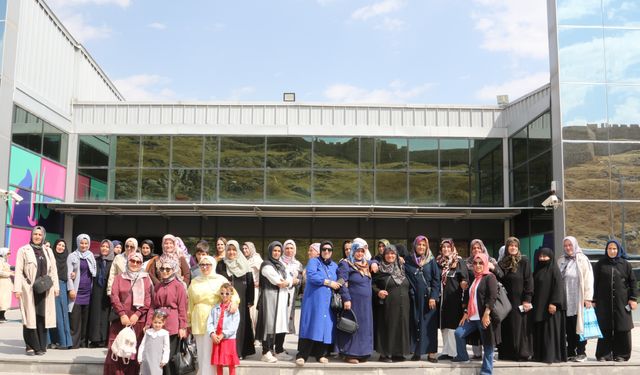 Çocuklar ve kadınlar Van Müzesini gezdi!