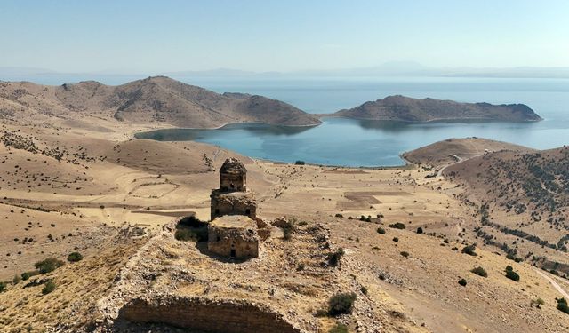 Doğaseverler Van’ın tarihi ve doğal güzelliklerini gezdi!