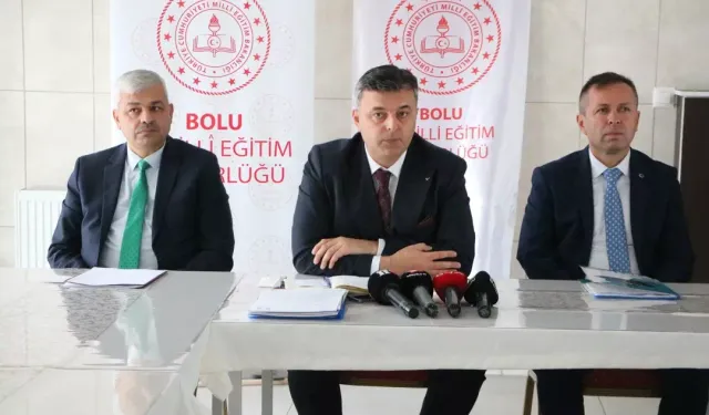 Öğretmenlerin kılık-kıyafetlerine yeni düzenleme: Kot pantolon, tayt, etek giymek yasak!