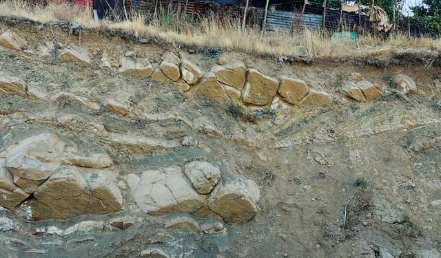 Esnaf tarihçilere çağrı yaptı: Gizemli bir buluntu çıktı!