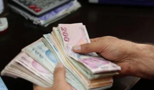 Memur ve emeklilerin zamlı maaşlarının ne zaman yatacağı belli oldu! İşte maaş ödeme takvimi